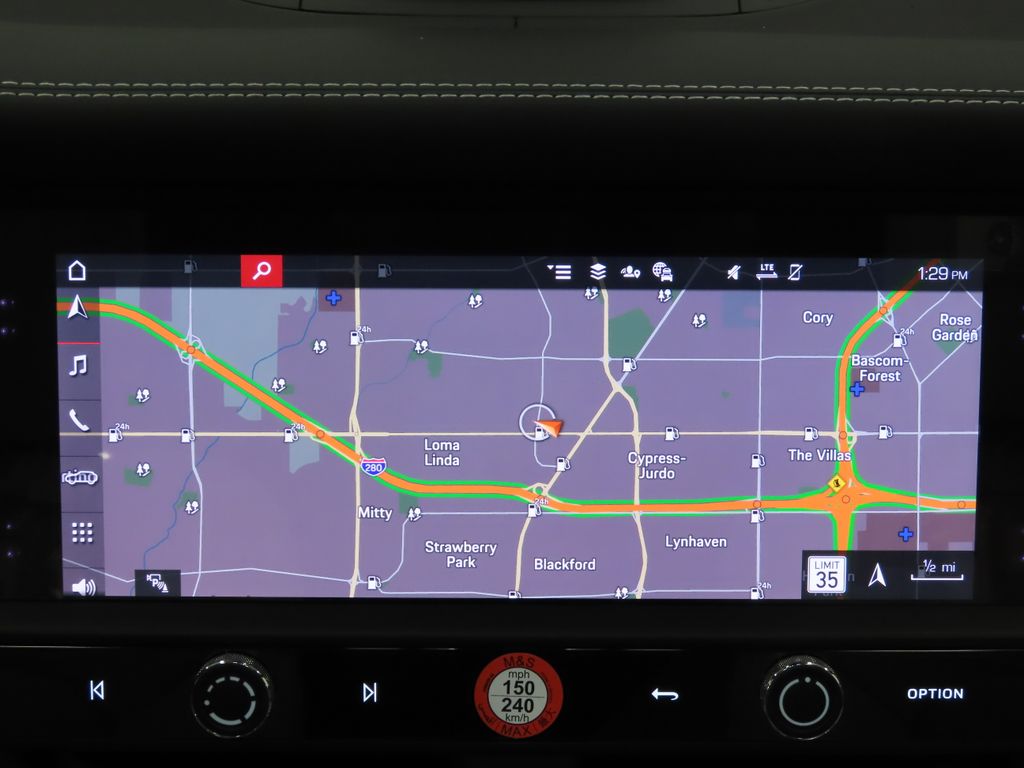 Thumbnail: 2026 Porsche Macan - 26