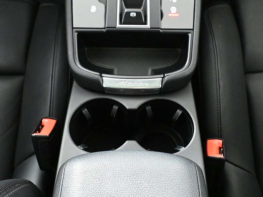 Thumbnail: 2025 Porsche Macan - 27