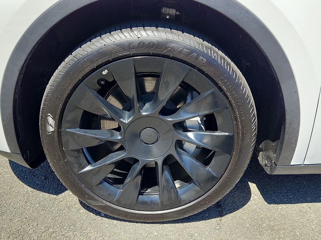 Thumbnail: 2023 Tesla Model Y - 8