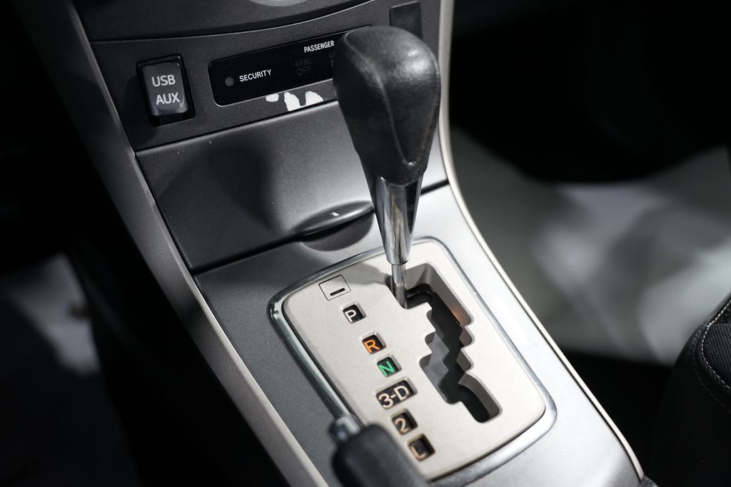 2012 Toyota Corolla LE 18