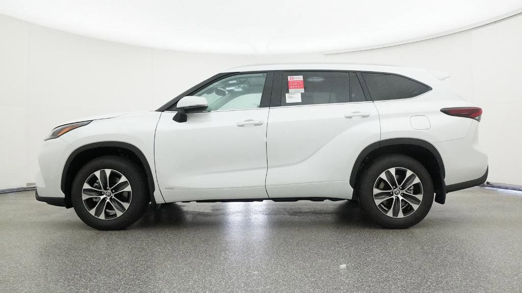 Thumbnail: 2025 Toyota Highlander - 15