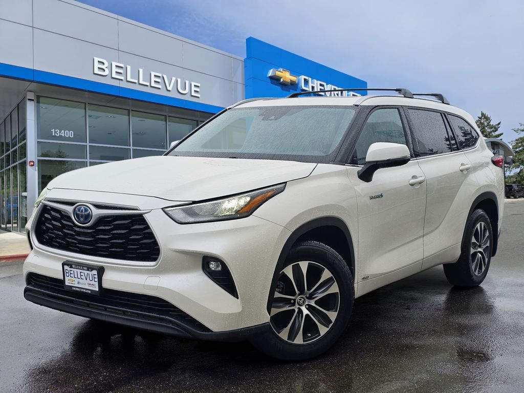 White (Blizzard Pearl) 2020 Toyota Highlander Hybrid XLE AWD SUV / Crossover All-Wheel Drive Continuously Variable Transmission