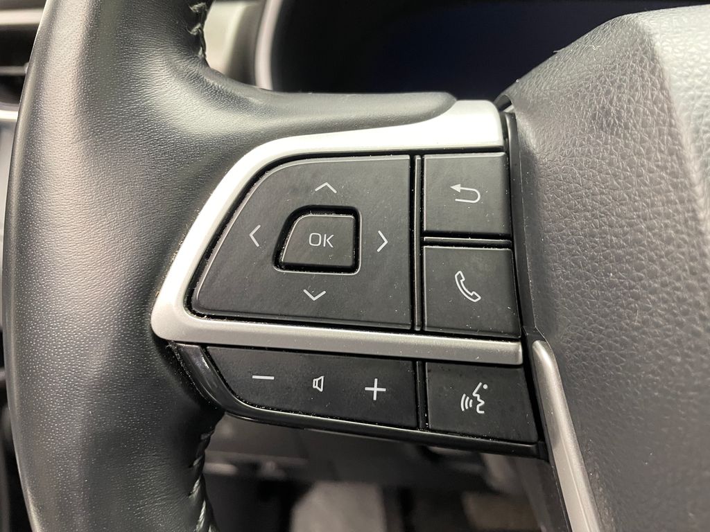 Thumbnail: 2023 Toyota Highlander - 22