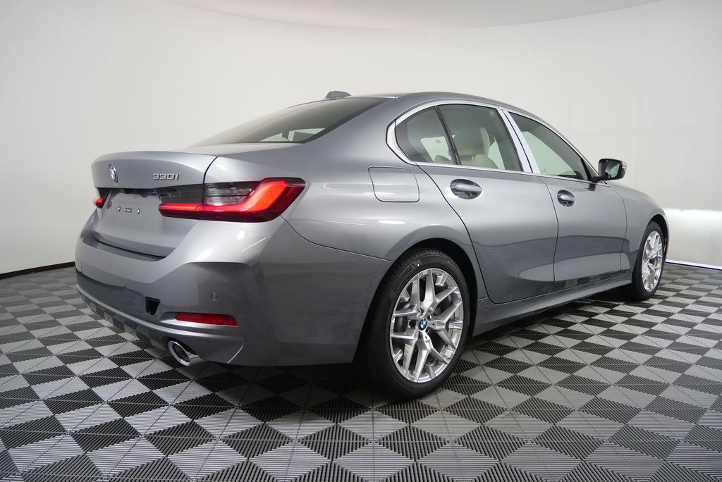 Thumbnail: 2025 BMW 3 Series - 3