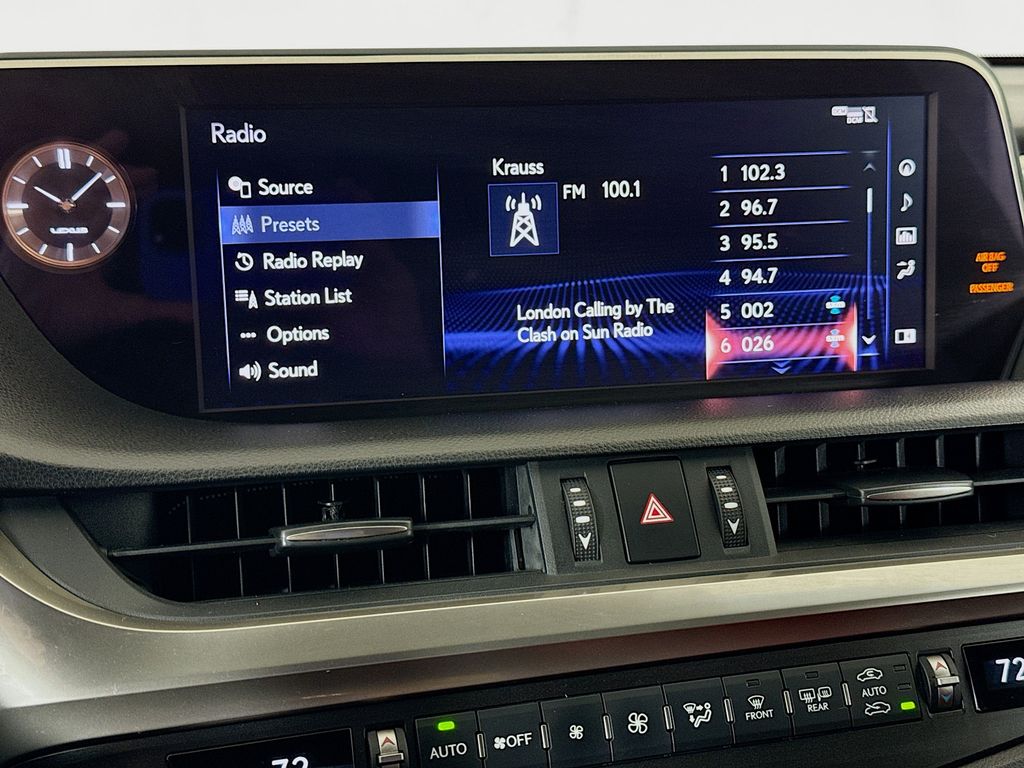 Thumbnail: 2021 Lexus ES - 15