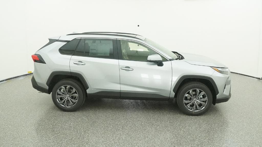 Thumbnail: 2025 Toyota RAV4 - 14