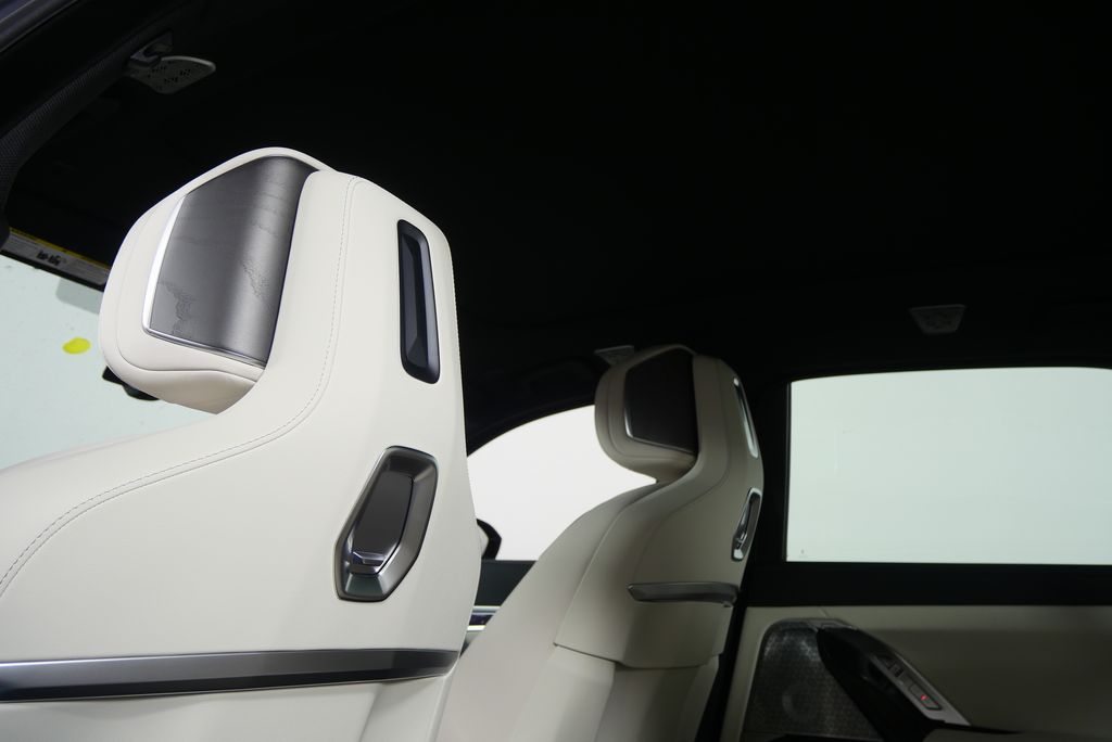 2025 BMW 7 Series 760i xDrive 17