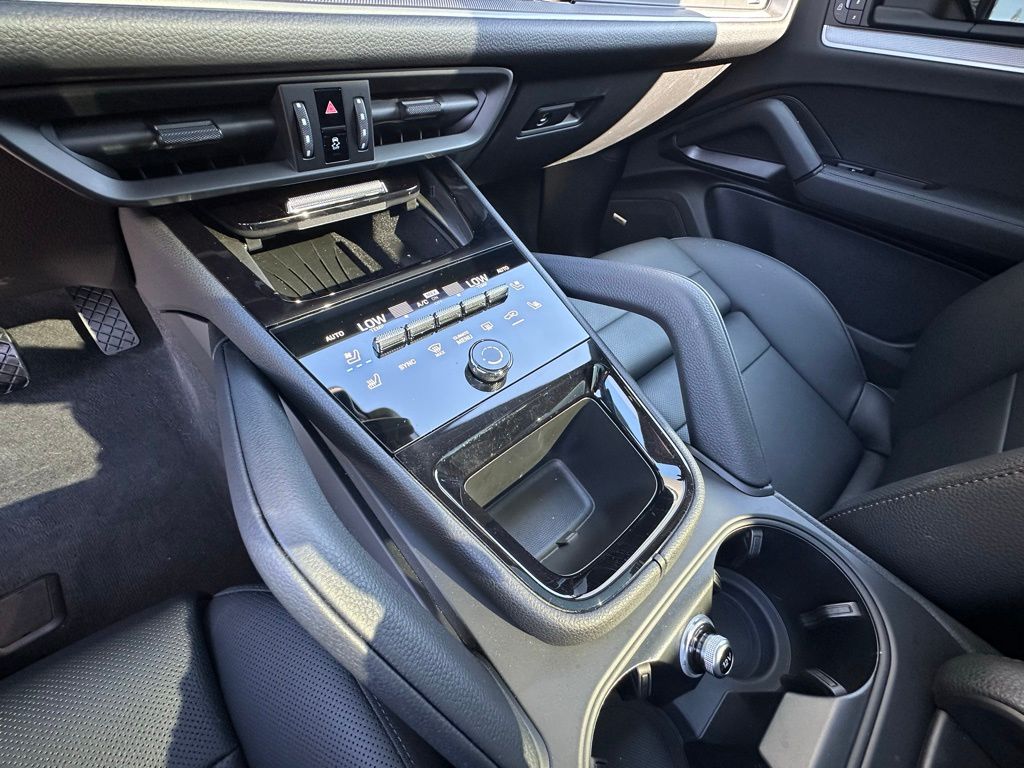 Thumbnail: 2025 Porsche Cayenne - 25