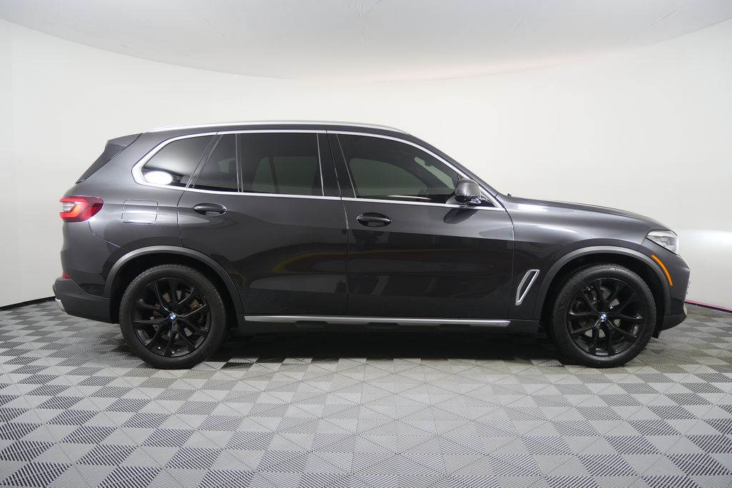 Thumbnail: 2021 BMW X5 - 2