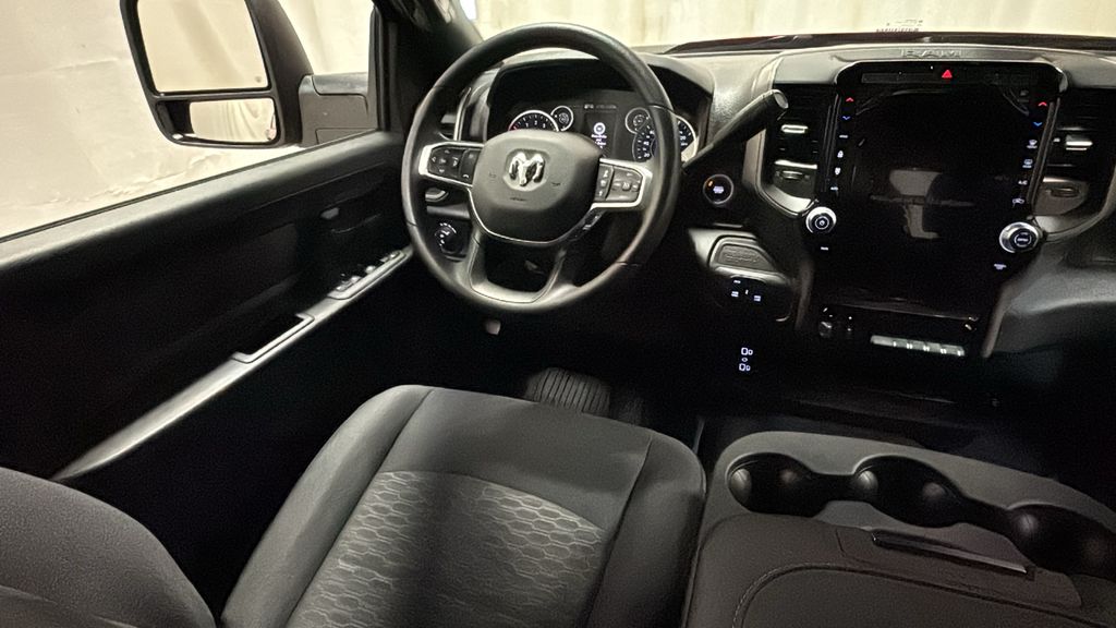 View vehicle photo 7