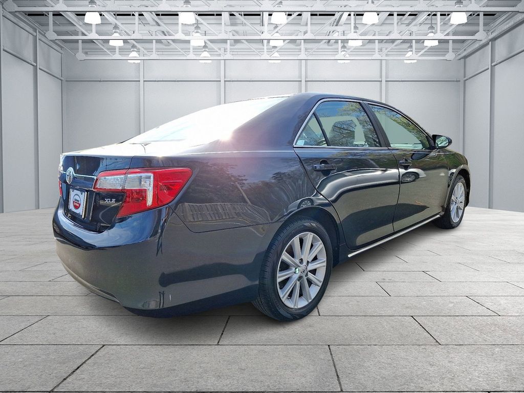 2014 Toyota Camry XLE 4