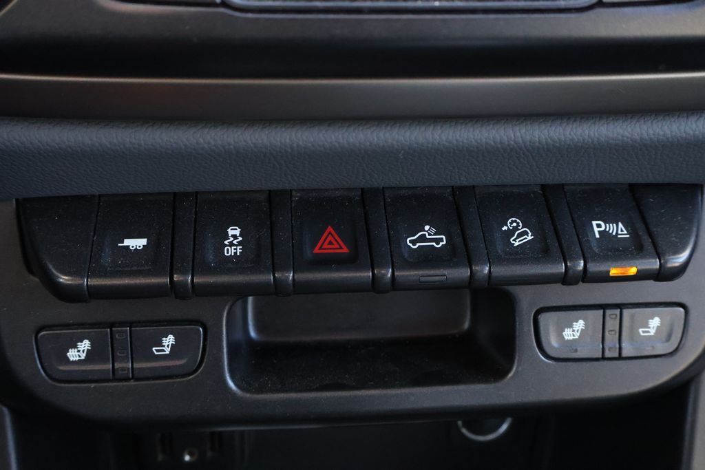 Thumbnail: 2021 Chevrolet Colorado - 26