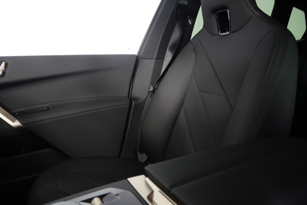 Thumbnail: 2026 BMW iX - 21