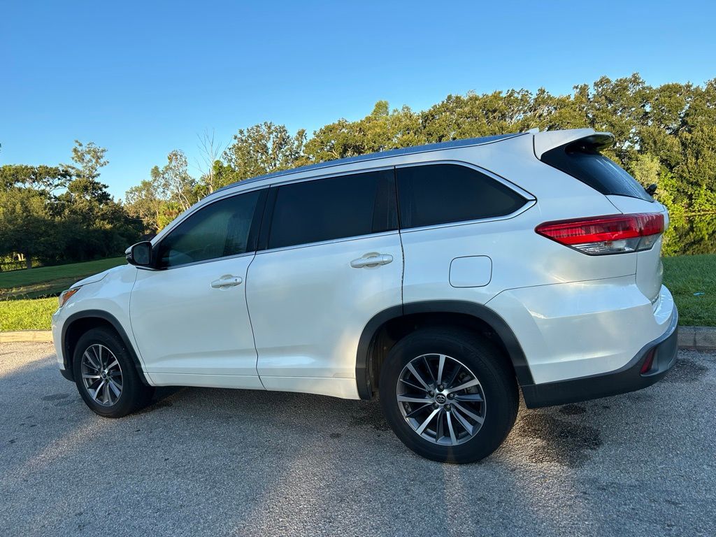 Thumbnail: 2017 Toyota Highlander - 3