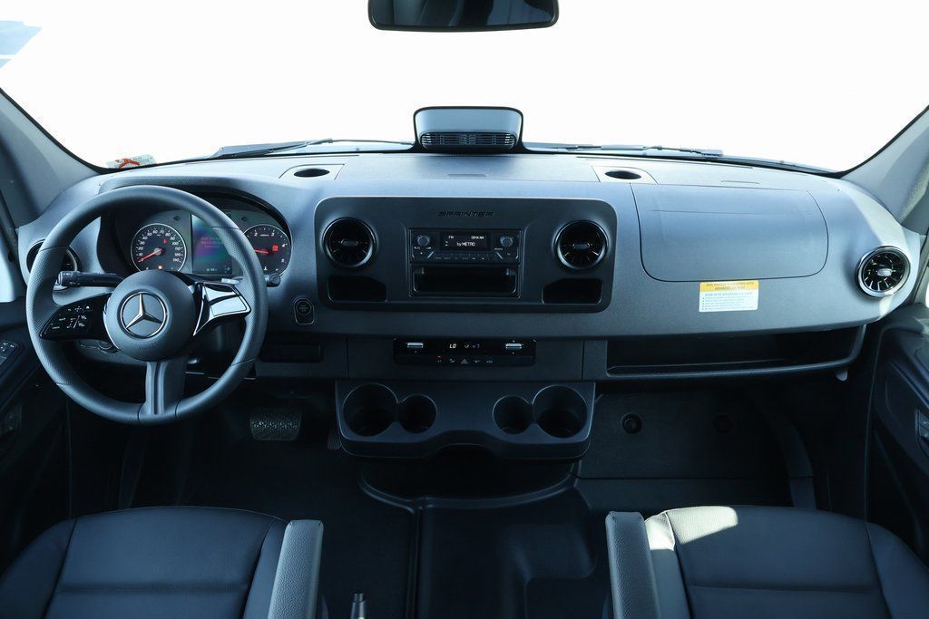 Thumbnail: 2025 Mercedes-Benz Sprinter - 4