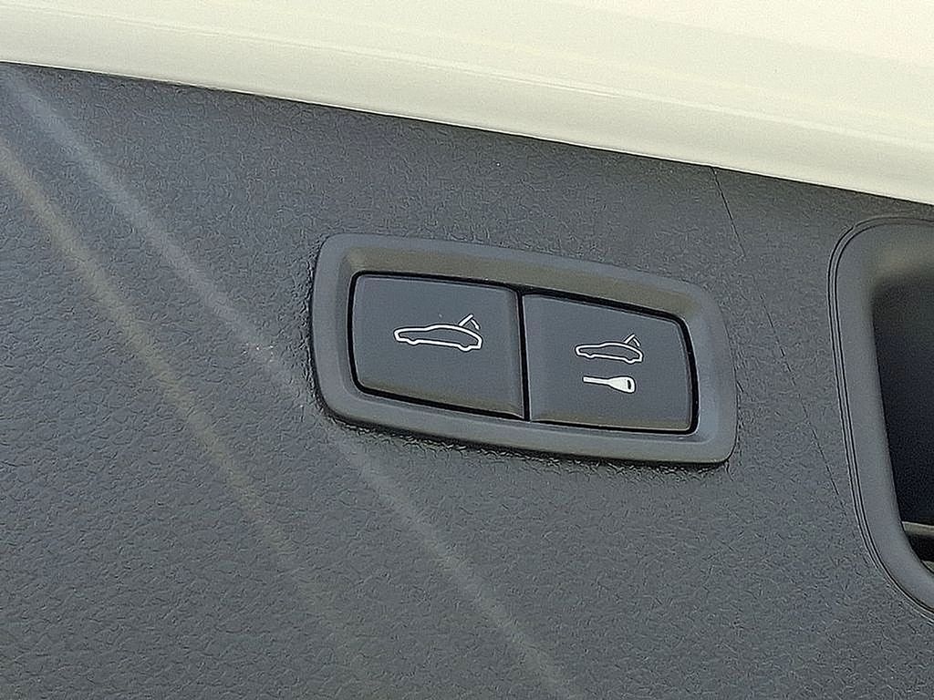 Thumbnail: 2025 Porsche Macan - 29