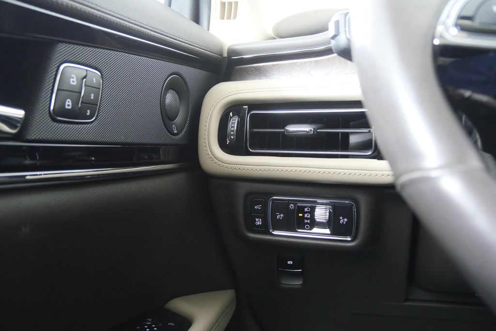 Thumbnail: 2021 Lincoln Nautilus - 17