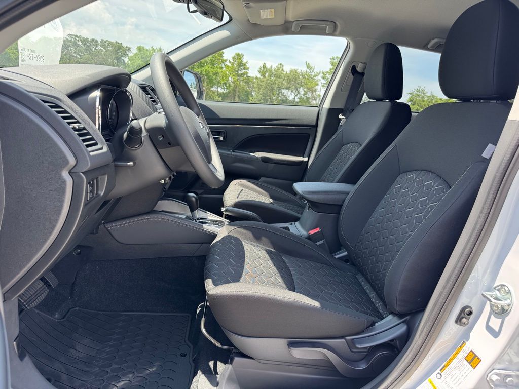 2025 Mitsubishi Outlander Sport ES photo 11