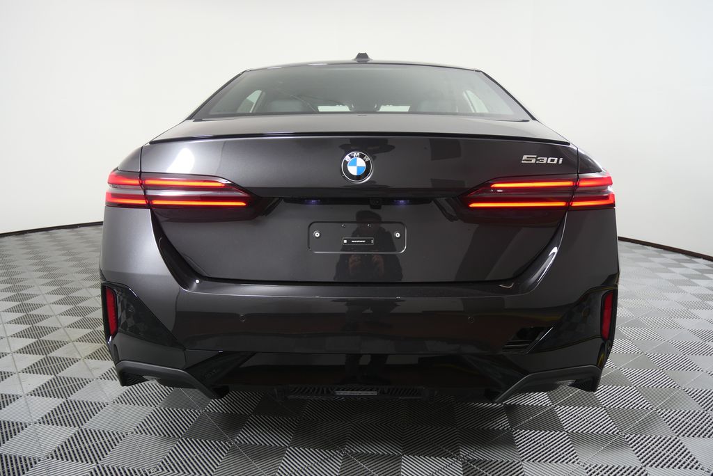 Thumbnail: 2026 BMW 5 Series - 4