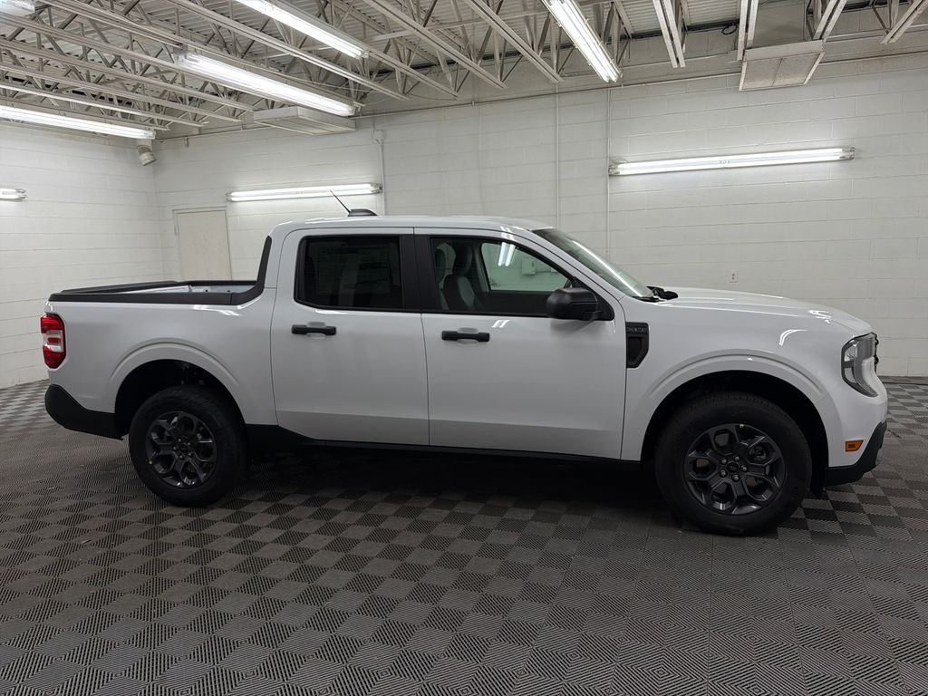 New 2026 White Ford XLT image 2