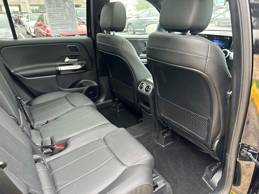 Thumbnail: 2021 Mercedes-Benz GLB - 22