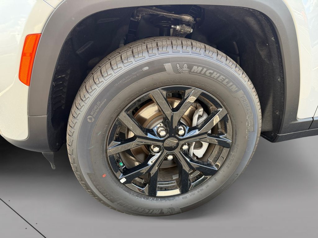 2026 Jeep Grand Cherokee Altitude Silver at Spitzer Acura