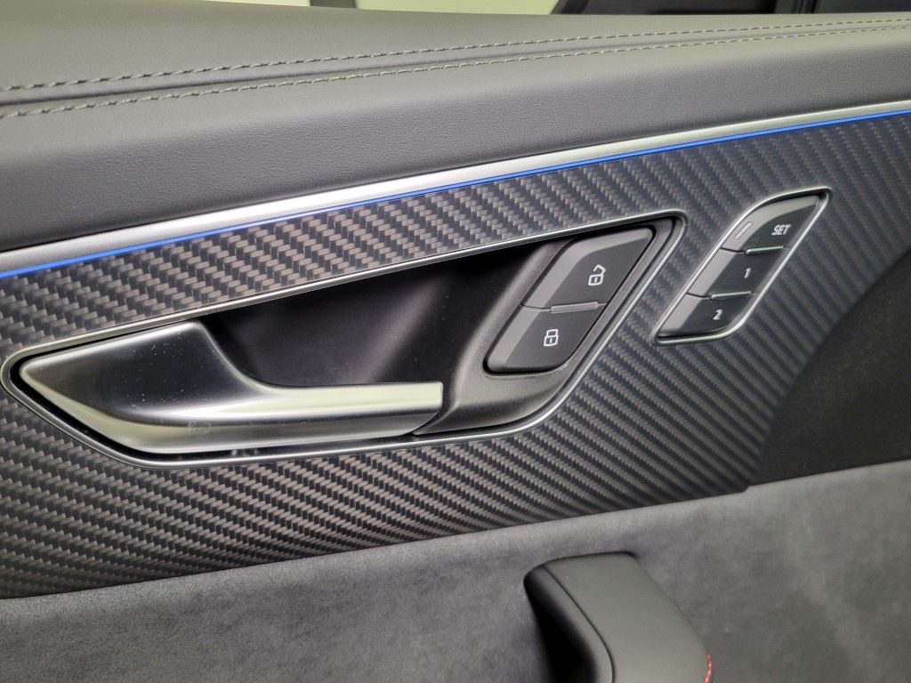 Thumbnail: 2026 Audi RS Q8 - 32