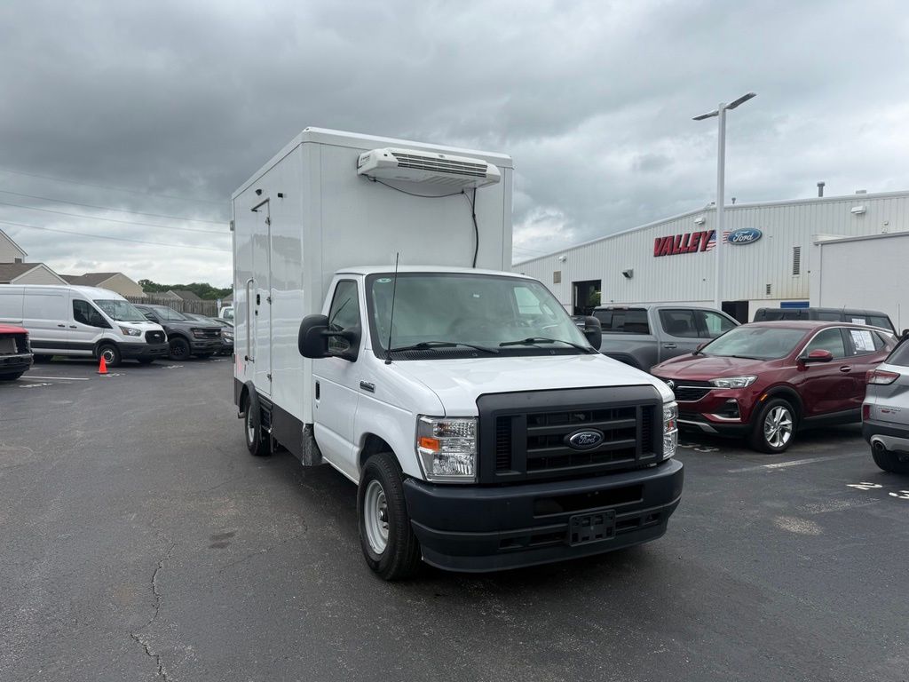 Oxford White 2023 Ford E-Series Chassis E-350 SD Cutaway SB RWD Pickup Truck Rear-Wheel Drive 6-Speed Automatic Overdrive