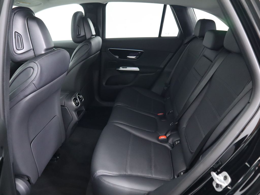 2025 Mercedes-Benz GLC 350 23