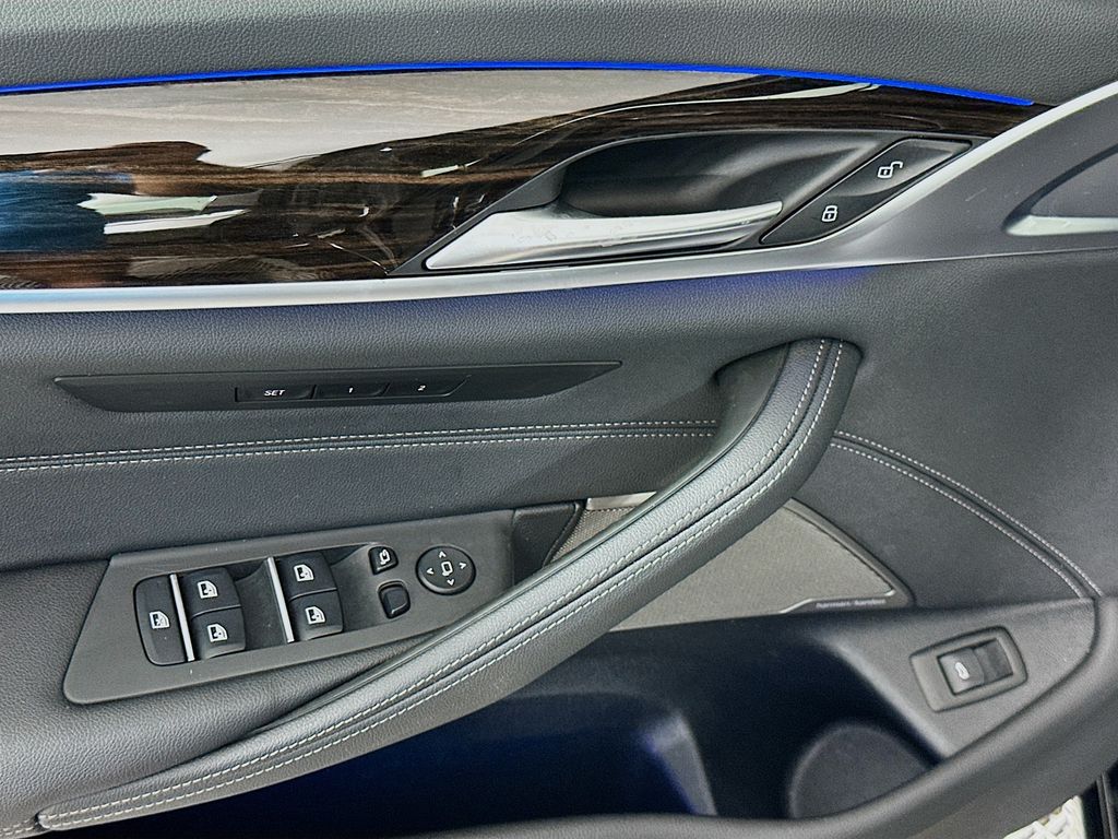Thumbnail: 2022 BMW 5 Series - 18