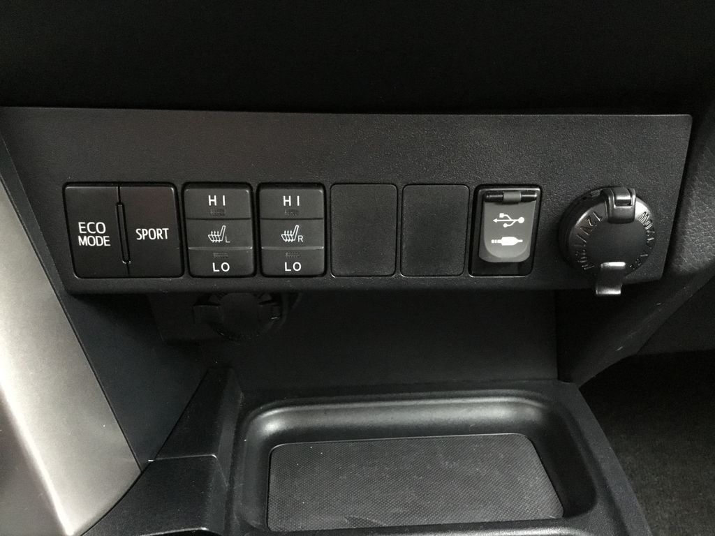 Thumbnail: 2016 Toyota RAV4 - 26