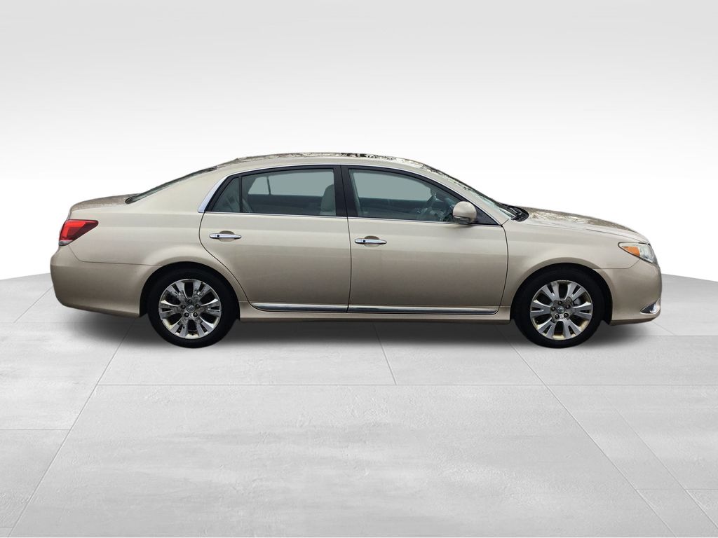 Thumbnail: 2011 Toyota Avalon - 4