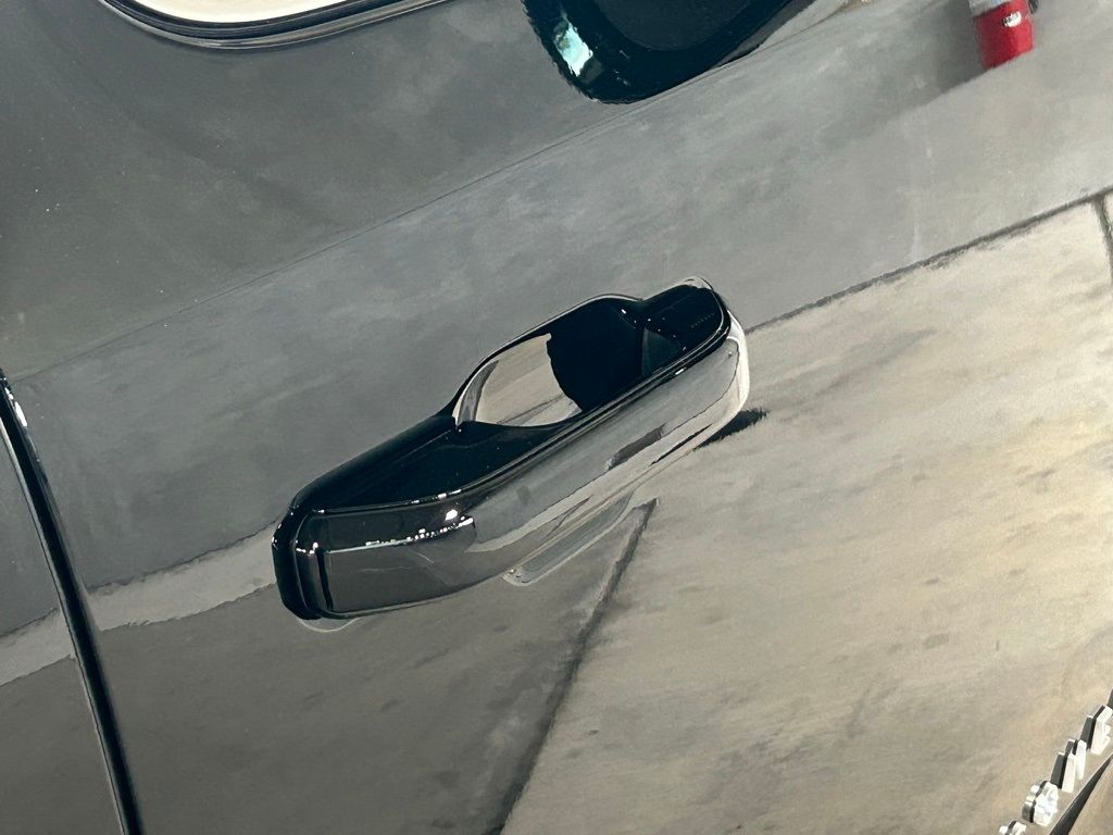 Used 2024 Diamond Black Crystal Pearlcoat Jeep Base image 24