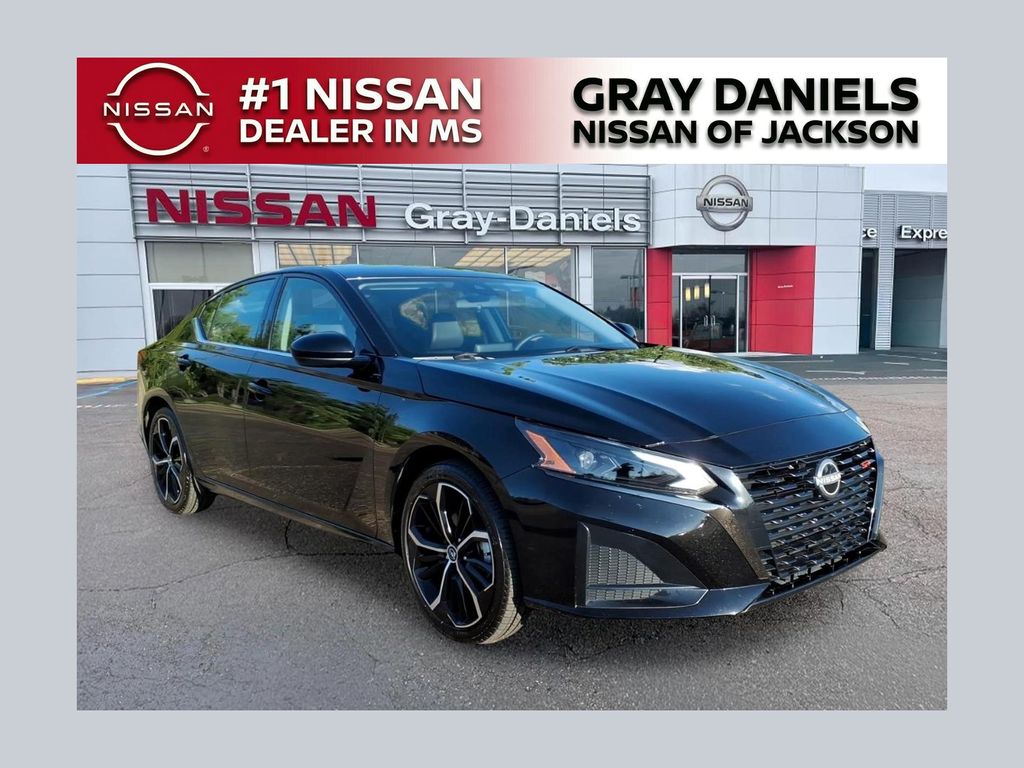 Super Black Clearcoat 2025 Nissan Altima Sedan Front-Wheel Drive Continuously Variable Transmission