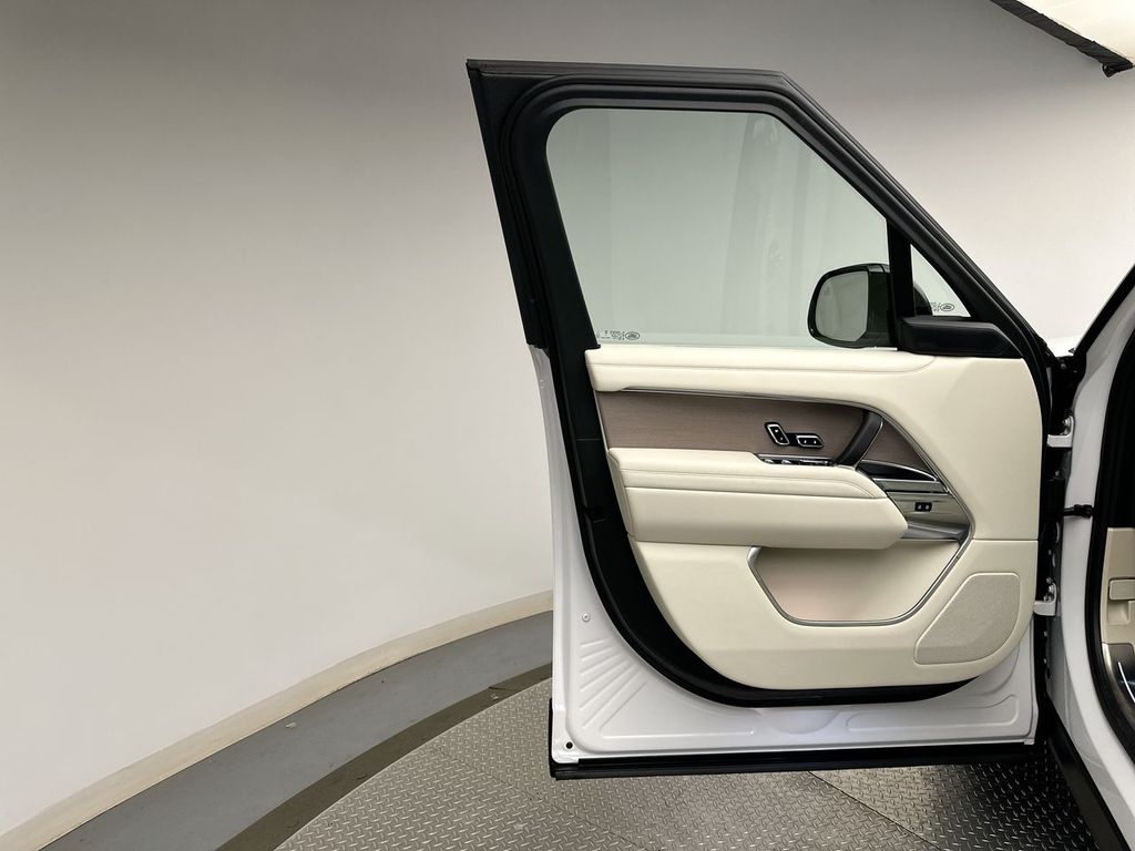 Thumbnail: 2025 Land Rover Range Rover - 8