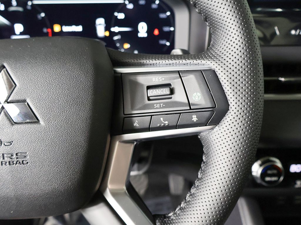 New 2026 Black Mitsubishi SE image 42