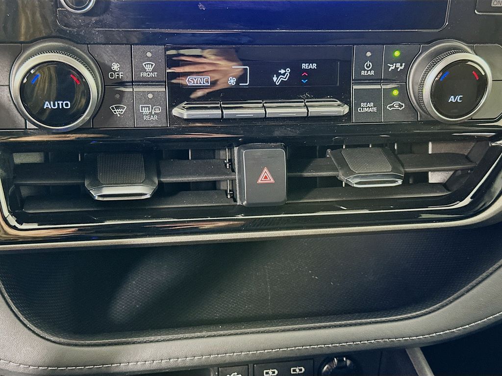 Thumbnail: 2023 Toyota Highlander - 16