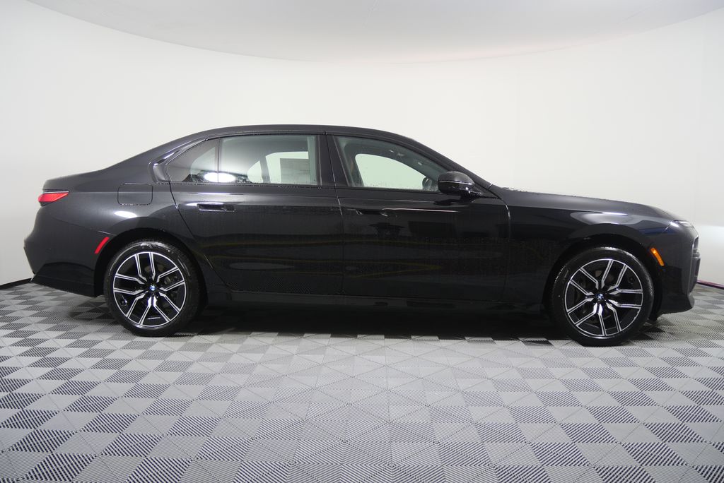 Thumbnail: 2026 BMW 7 Series - 2