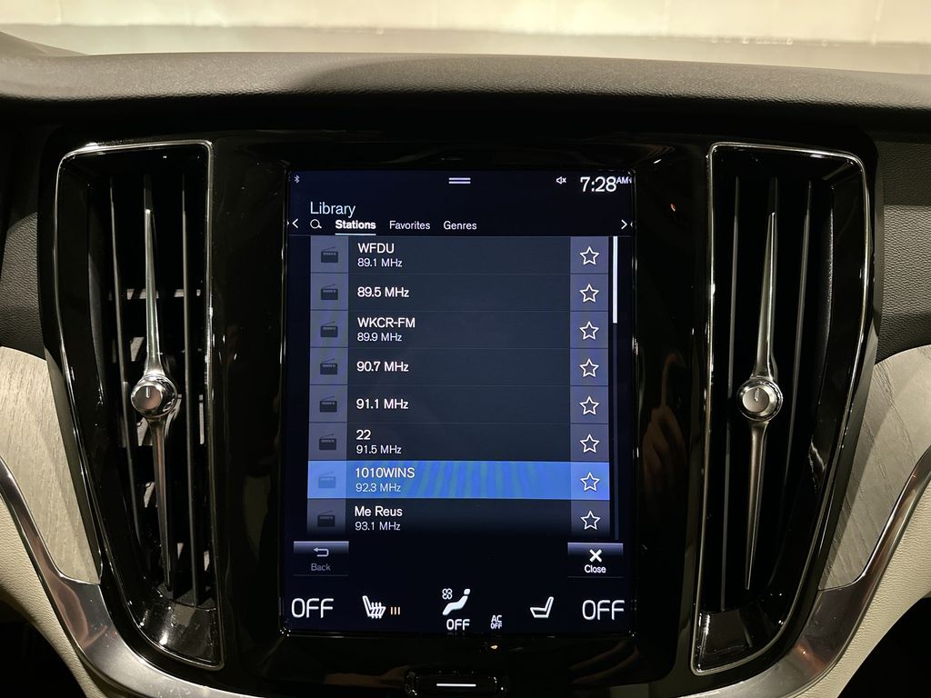 Thumbnail: 2022 Volvo S60 - 15