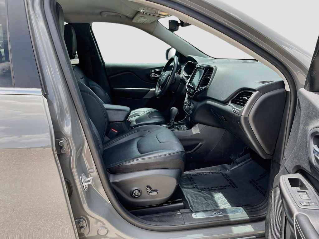 Used 2019 Gray Jeep Limited image 28