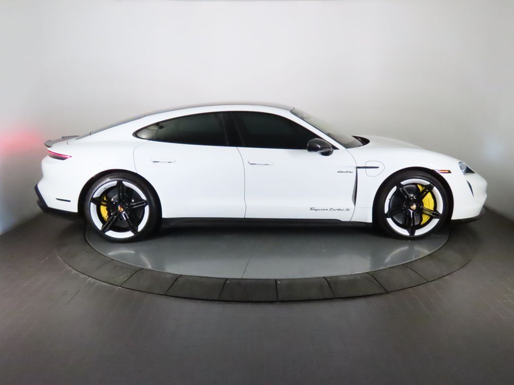 Thumbnail: 2021 Porsche Taycan - 8