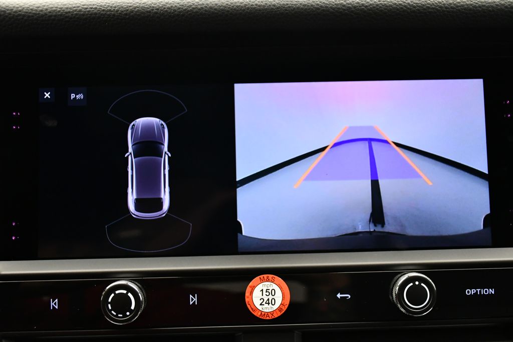 2025 Porsche Macan  31