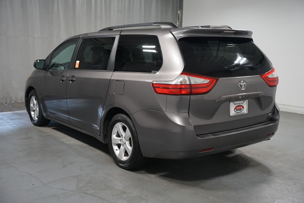 Thumbnail: 2017 Toyota Sienna - 6
