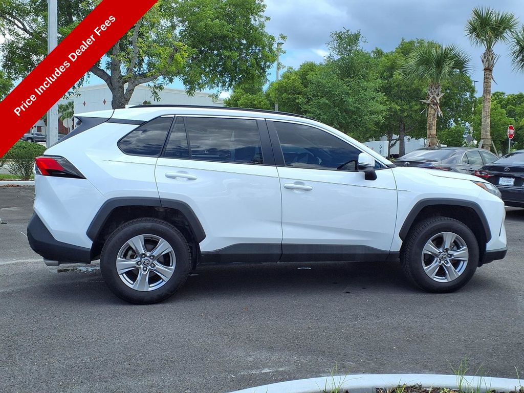 2022 Toyota RAV4 XLE - Photo 9
