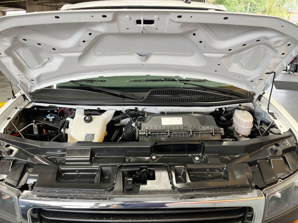Used 2025 Summit White GMC Work Van image 27