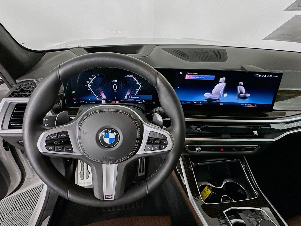 Thumbnail: 2023 BMW X7 - 11