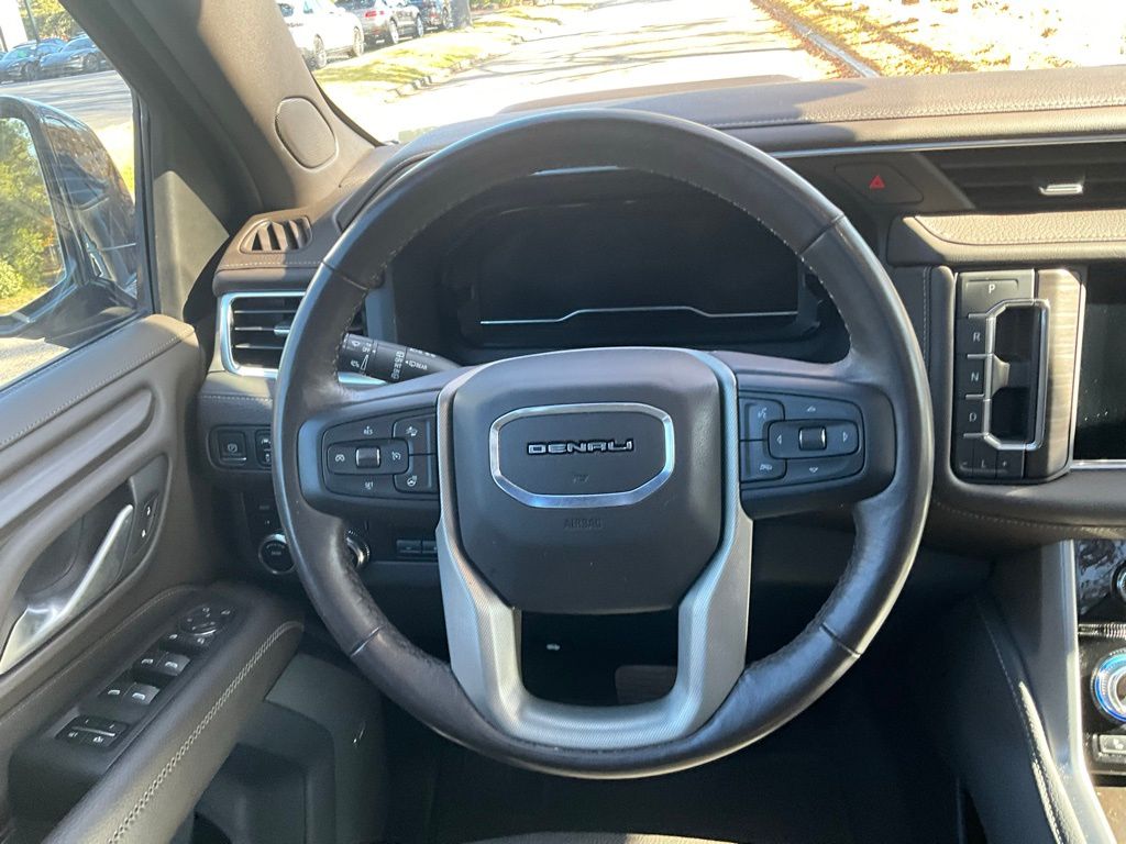 2022 GMC Yukon XL Denali 12