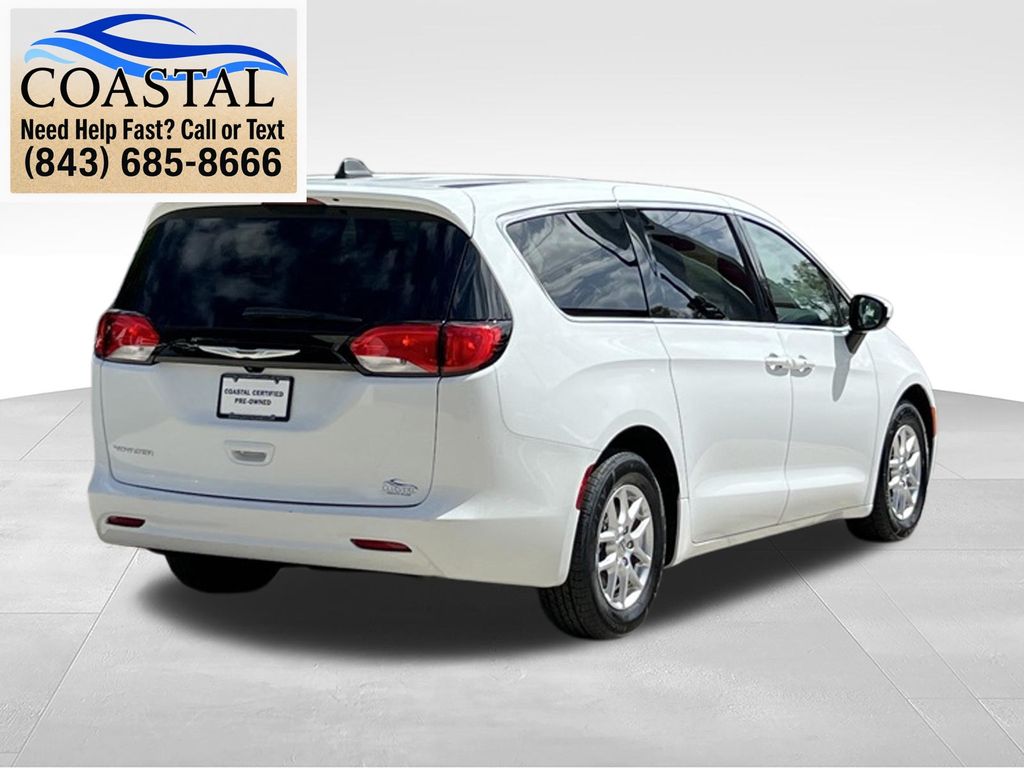 2023 Chrysler Voyager LX - 11