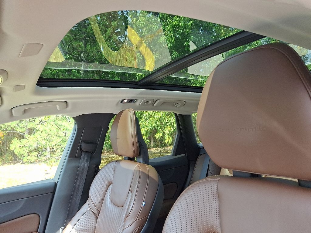 Thumbnail: 2018 Volvo XC60 - 14