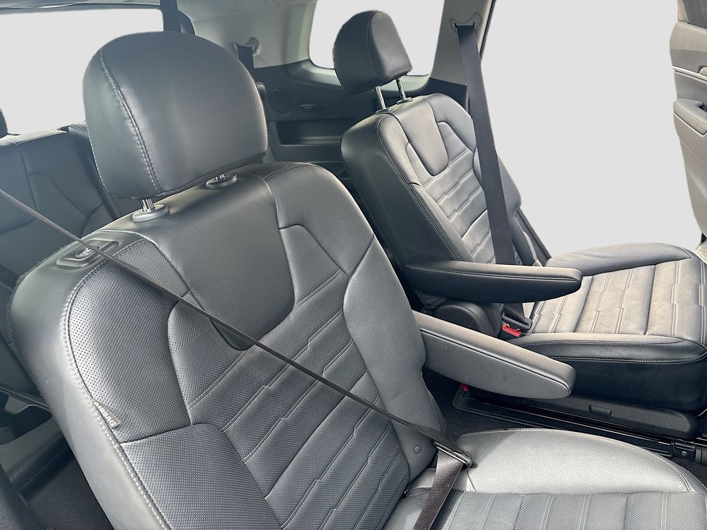 Used 2023 Black Kia SX-Prestige image 31